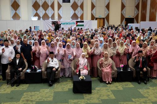DATUK SERI DR WAN AZIZAH WAN ISMAIL