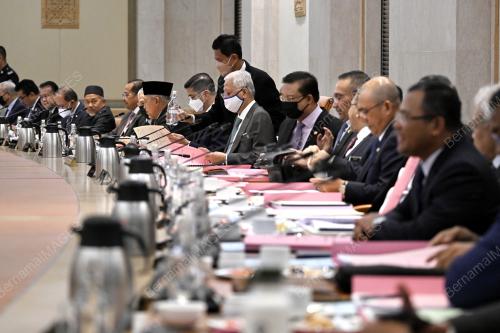 DATUK SERI ISMAIL SABRI YAAKOB