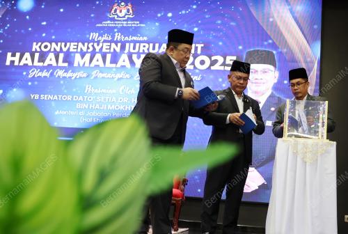 DATUK DR MOHD NA'IM MOKHTAR