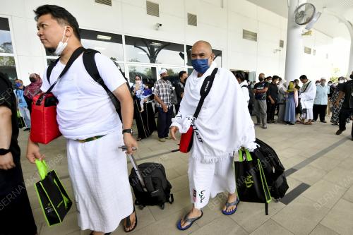 PETUGAS JEMAAH HAJI BERLEPAS KE MAKKAH