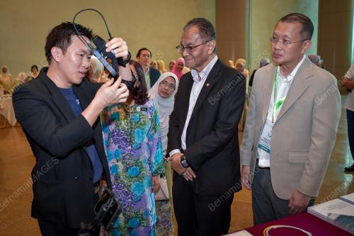 DATUK SERI DR DZULKEFLY AHMAD