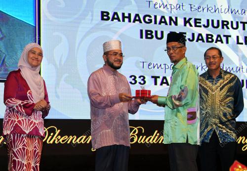 DR NIK MUHAMMAD ZAWAWI SALLEH