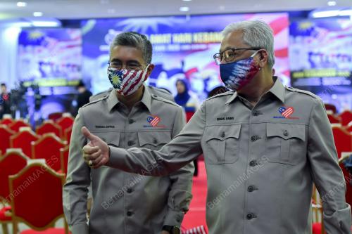 DATUK SERI ISMAIL SABRI YAAKOB