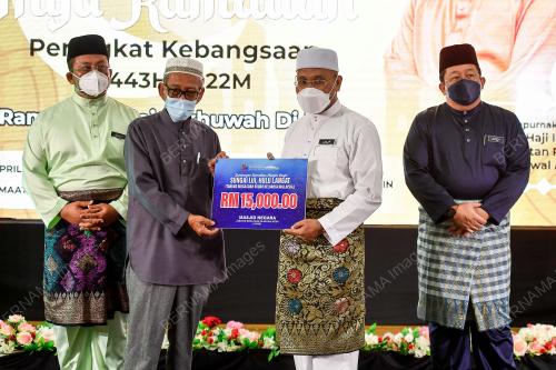 SENATOR DATUK IDRIS AHMAD