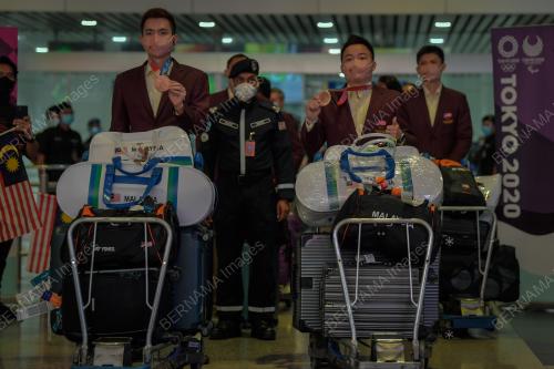 ATLET REGU NEGARA TIBA DI KLIA