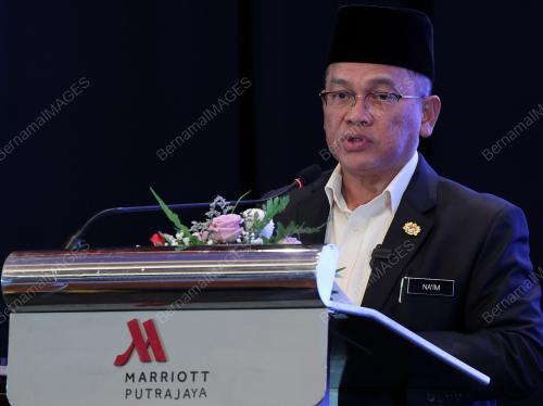 DATUK DR MOHD NA'IM MOKHTAR