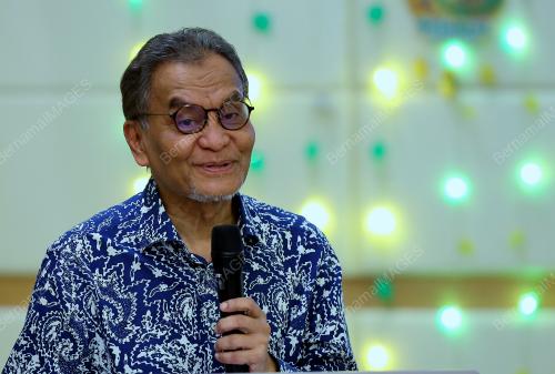 DATUK SERI DR DZULKEFLY AHMAD