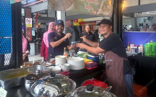 DATUK SERI DR MOHD UZIR MAHIDIN