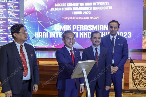 FAHMI FADZIL