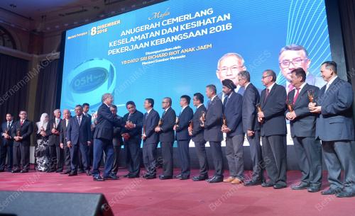 PTJ22_08122016_ANUGERAH