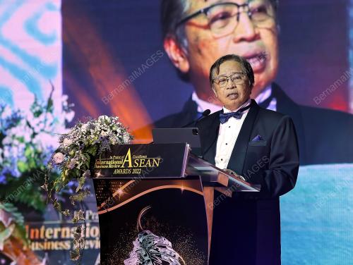 TAN SRI ABANG JOHARI OPENG