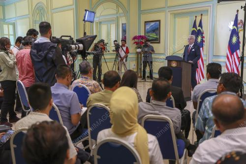 DATUK SERI ISMAIL SABRI YAAKOB