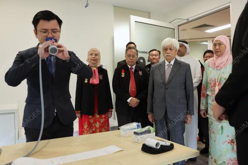 TUANKU MUHRIZ TUANKU MUNAWIR