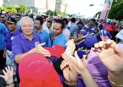 PTJ22_17032013_PURPLE_WALK