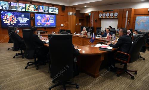 DATUK SERI HISHAMMUDDIN TUN HUSSEIN