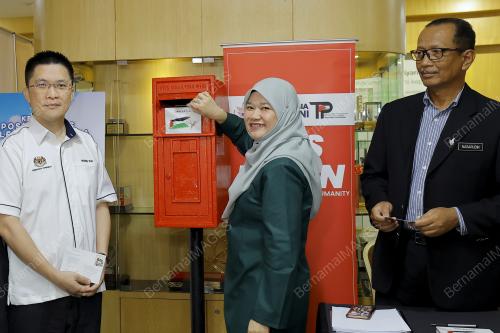 FADHLINA SIDEK