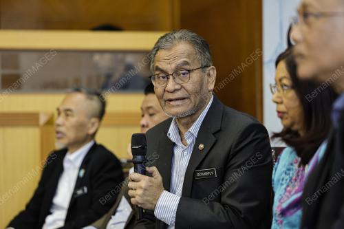 DATUK SERI DR DZULKEFLY AHMAD