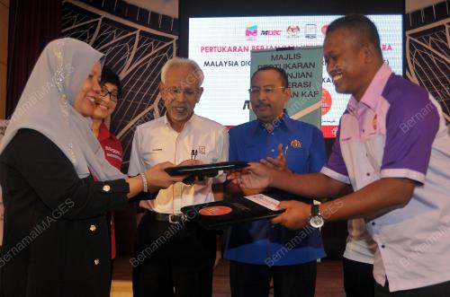 PTJ22_22072017_FELDA_MOU