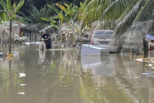 BANJIR MELEBIHI PARAS KEPALA
