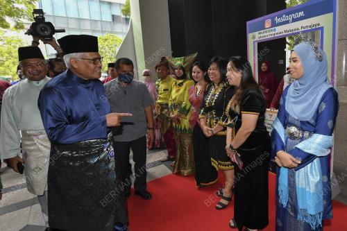 DATUK SERI HAMZAH ZAINUDDIN