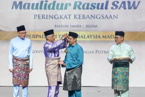 AL-SULTAN ABDULLAH RI'AYATUDDIN AL-MUSTAFA BILLAH SHAH