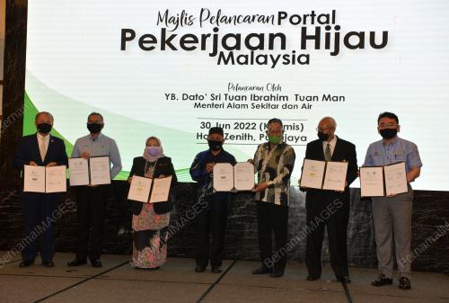 DATUK SERI TUAN IBRAHIM TUAN MAN