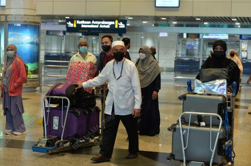 TINJAUAN PEMBUKAAN SEMULA SEMPADAN NEGARA (KLIA)