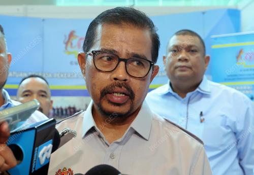 DATUK DR ADNAN MAT