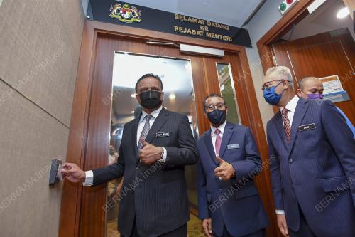 DATUK SERI REEZAL MERICAN NAINA MERICAN