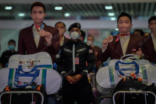 ATLET REGU NEGARA TIBA DI KLIA