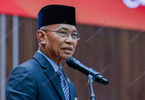 DATUK DR HASAN BAHROM