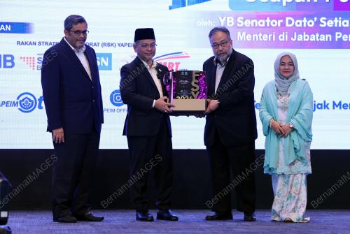 DATUK DR MOHD NA'IM MOKHTAR