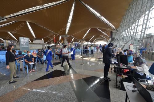 TINJAUAN PUSAT PEMBERIAN VAKSIN KLIA