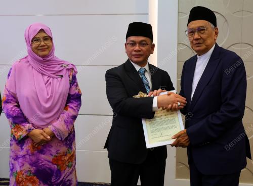 DATUK DR MOHD NA'IM MOKHTAR