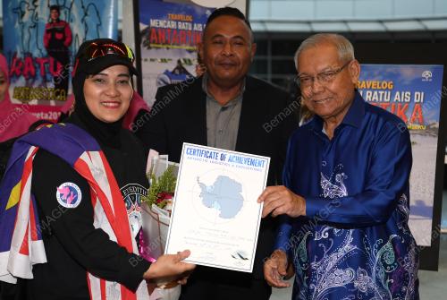 ALL WOMEN'S EXPEDITION TO ANTARTIKA (AWETA)