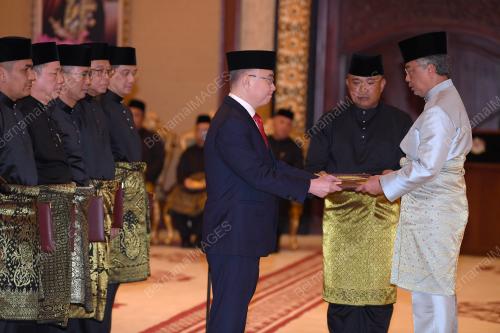 AL-SULTAN ABDULLAH RI'AYATUDDIN AL-MUSTAFA BILLAH SHAH