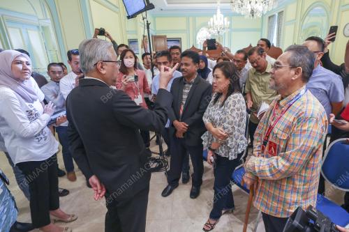DATUK SERI ISMAIL SABRI YAAKOB