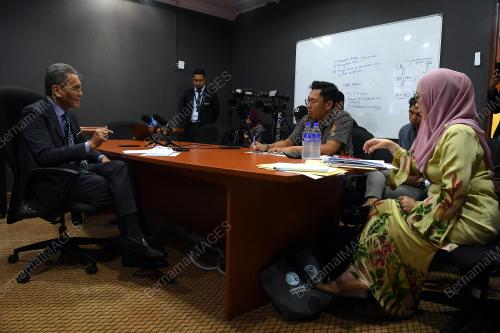 DATUK SERI DR DZULKEFLY AHMAD