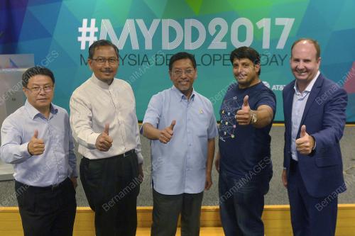 PTJ23_11082017_HACKATHON