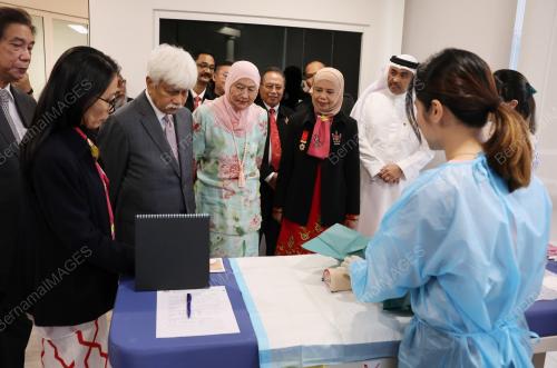 TUANKU MUHRIZ TUANKU MUNAWIR