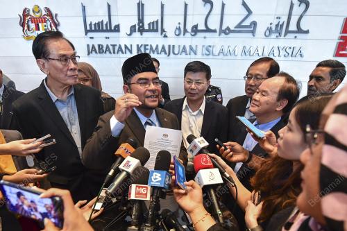 DATUK SERI DR MUJAHID YUSOF RAWA