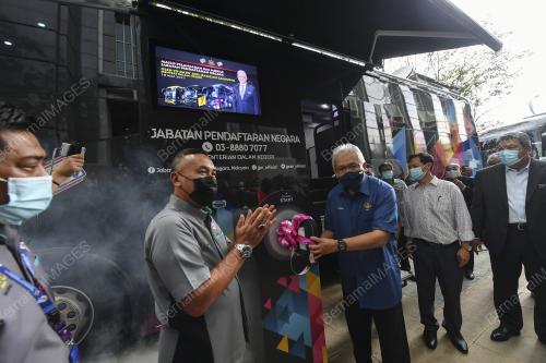 DATUK SERI HAMZAH ZAINUDDIN