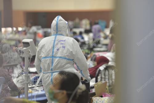 PETUGAS KESIHATAN DI PKRC, MAEPS SERDANG