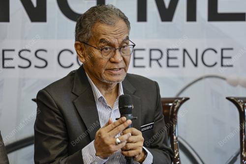 DATUK SERI DR DZULKEFLY AHMAD
