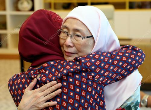 DATUK SERI DR WAN AZIZAH WAN ISMAIL
