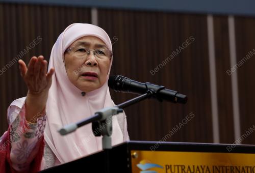 DATUK SERI DR WAN AZIZAH WAN ISMAIL