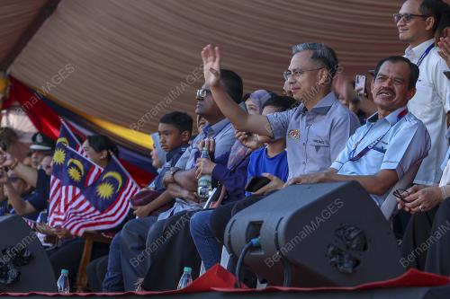 FAHMI FADZIL