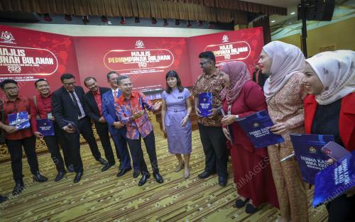 FAHMI FADZIL