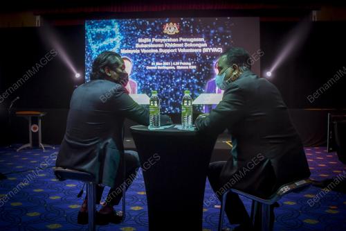 DATUK SERI REEZAL MERICAN NAINA MERICAN & KHAIRY JAMALUDDIN