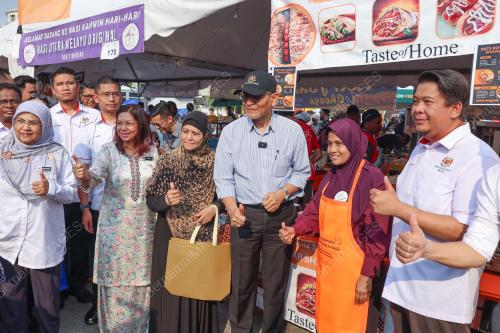 DATUK SERI DR DZULKEFLY AHMAD